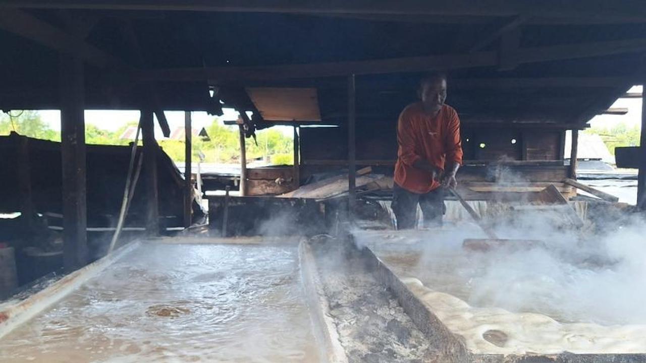 Merawat Tradisi, Petani Garam Aceh Berjuang Wujudkan Swasembada Nasional