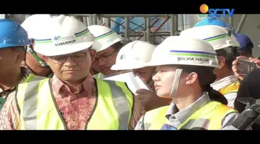 Saat meninjau proyek MRT, Anies menegaskan pengerjaan proyek ini masih terkendala pembebasan lahan.