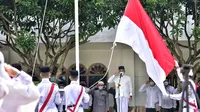 Gubernur Sumut, Edy Rahmayadi, kenakan sarung saat menjadi inspektur upacara Peringatan Hari Santri Nasional