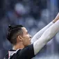 Cristiano Ronaldo merayakan golnya ke gawang Fiorentina di Allianz Stadium (2/2/2020). (AFP/Marco Bertorello)