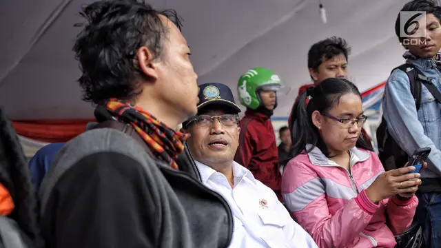 Menteri Perhubungan, Budi Karya Sumadi sambut peserta mudik gratis