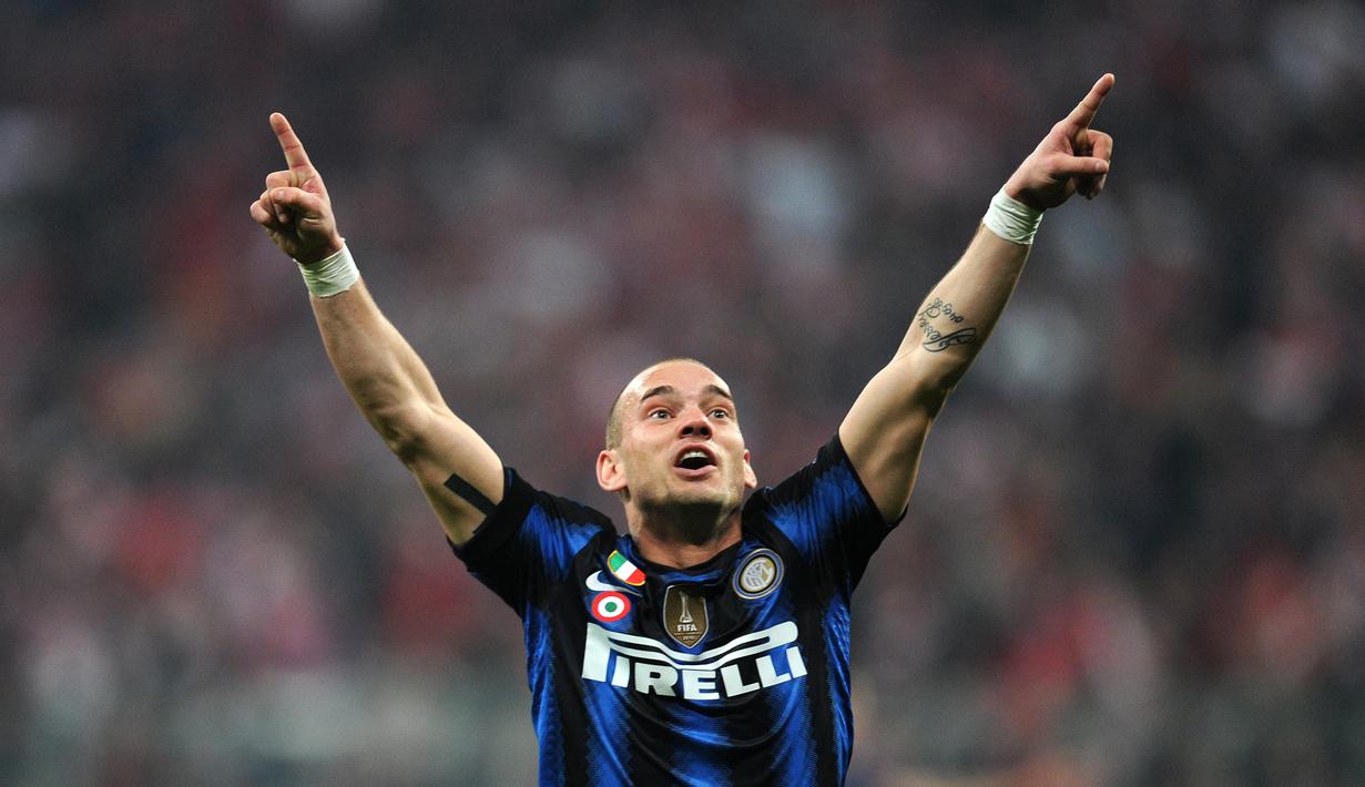 Wesley Sneijder memperlihatkan penampilan terbaiknya saat Inter ditukangi Mourinho. Bersama Samuel Eto'o dan Diego Milito, Sneijder memiliki peran penting atas sukses Inter meraih treble winners musim 2009-2010. (AFP/Christof Stache)