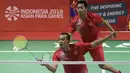 Fredy Setiawan/Dwiyoko pebulutangkis Indonesia meraih medali emas di nomor ganda putra SL3-SL4 setelah mengalahkan pasangan Korea pada Asian Para Games 2018 di Istora Senayan, Sabtu (13/10/2018).  (Bola.com/Peksi Cahyo)