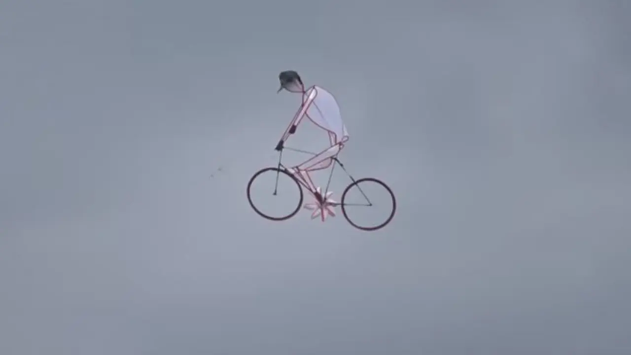 Layangan Ini Bikin Kamu Ingin Main Sepeda di Langit! Seru!