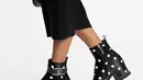 Koleksi ankle boots Moonlight ini hadir dengan ragam variasi warna dan model, mulai dari hitam, biru, hingga polkadot. (Instagram/Louis Vuitton).