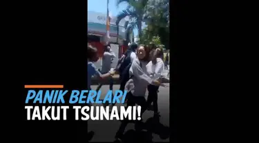 Warga NTT berlari ketakutan khawatir diterjang tsunami. BMKG keluarkan peringatan dini terkait gempa besar yang terjadi di NTT Selasa (14/12). Gempa berkekuatan magnitudo 7,5. berpotensi menimbulkan tsunami.