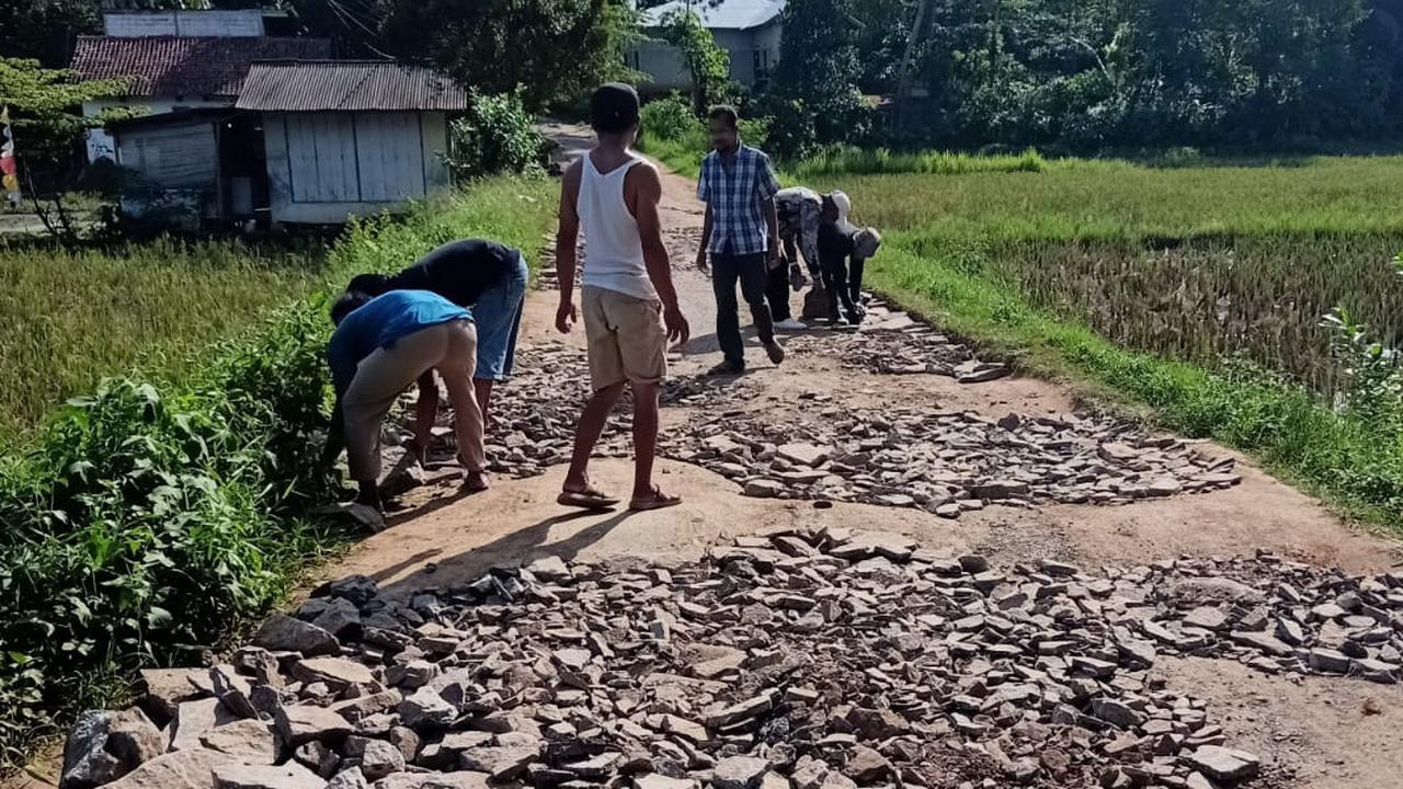 Blak-blakan Camat di Banten Cuma Sumbang Rp5 Ribu untuk Perbaiki Jalan Kampung