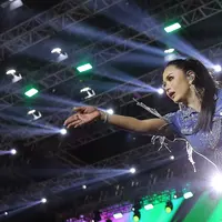 Diva pop Krisdayanti tampil memesona di hari pertama dalam gelaran Synchronize Fest 2023. Acara yang bertajuk Bhineka Tunggal Musik ini berlangsung pada Jumat (1/9/2023) di Gambir Expo Kemayoran, Jakarta. [Foto: Bambang E Ros/Fimela.com]