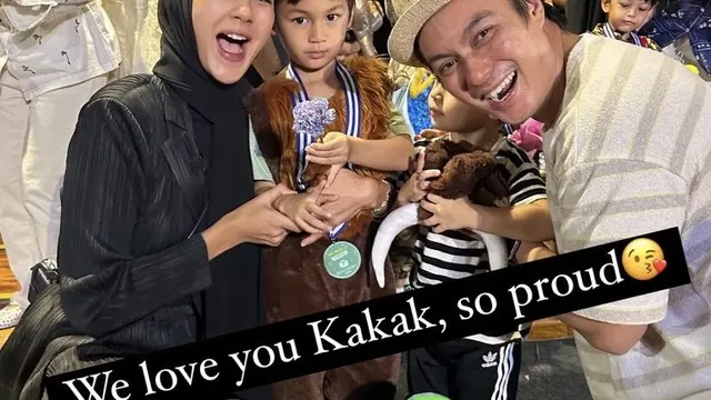 Paula Verhoeven saat Hadir di Graduation Sekolah Putra Pertamanya