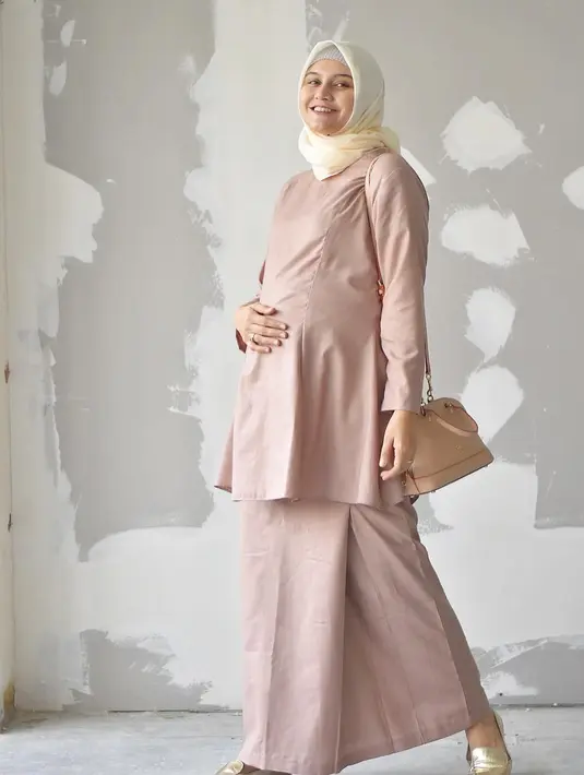 (Instagram/zeezeeshahab)