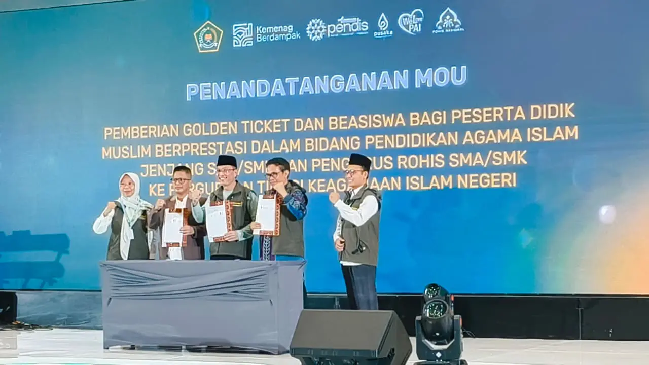 Kementerian Agama (Kemenag) RI dan Pimpinan Pusat Ikatan Sarjana Nahdlatul Ulama (PP ISNU) menandatangani Perjanjian Kerja Sama (MoU) strategis untuk pemberian "Golden Ticket" dan beasiswa ke Perguruan Tinggi Keagamaan Islam Negeri (PTKIN), Rabu (12/11/20