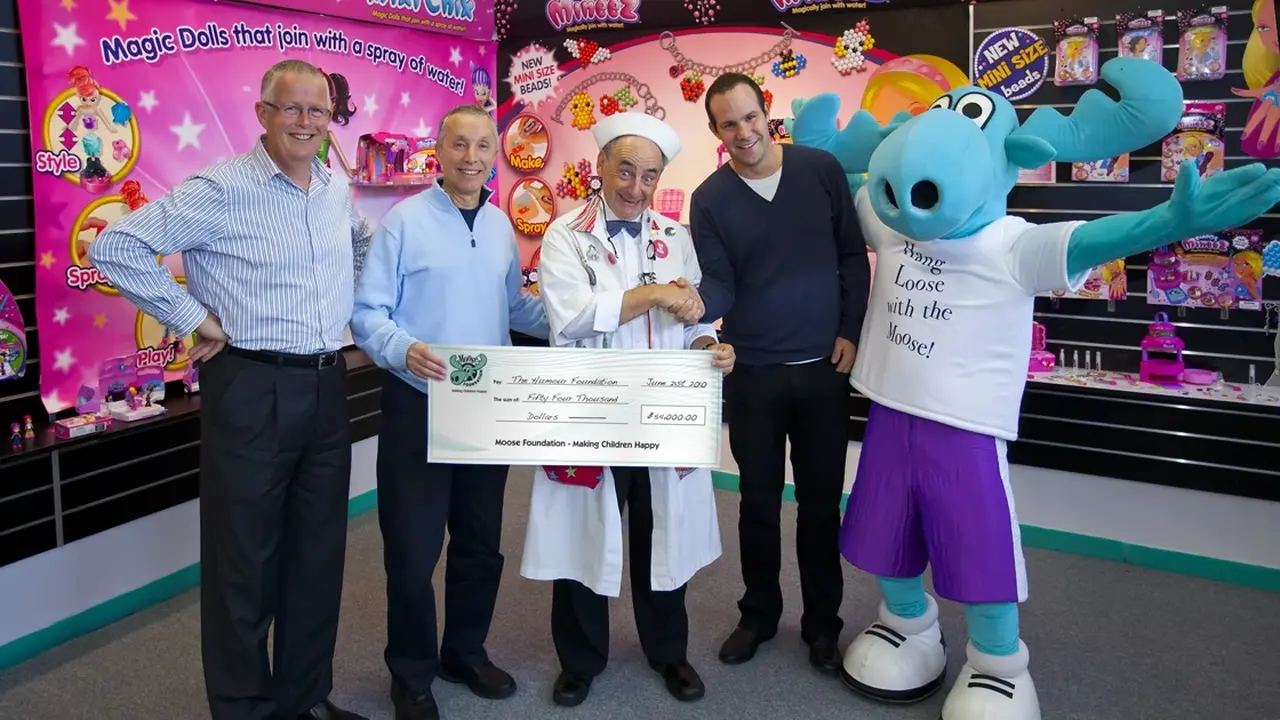 Manny Stul (kedua dari kiri) salah satu pendiri Moose Toys. (Foto: moosetoys.com)