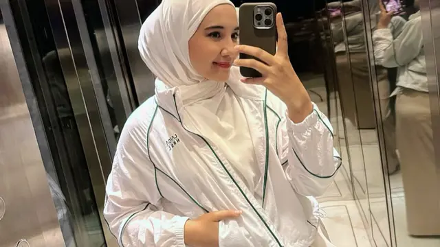 Zaskia Sungkar Ramai Diduga Adopsi Anak, Caption Instagram Curi Perhatian Publik (credit: instagram.com/zaskiasungkar15).