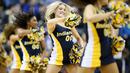 Indiana Pacers Cheerleaders saat tampil pada laga NBA di Indianapolis, AS. (AFP/Andy Lyons/Getty Images)