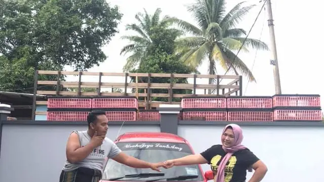 Istri Hadiahkan Mobil Untuk Suaminya 4