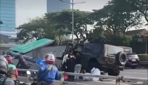 Penyebab Maung TNI Tabrak Pembatas Jalan dan Plang Tol Dalam Kota