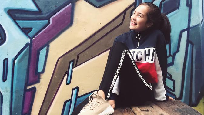 Di penampilan terakhir, Beby terlihat lebih sporty namun tetap stylish. (Liputan6.com/IG/@bebytsabina)