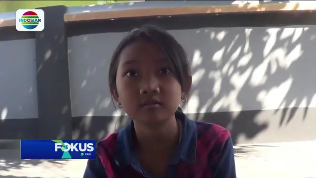 VIDEO: Inisiatif Guru SD di Sidoarjo Gelar Pembelajaran di Area Pemakaman
