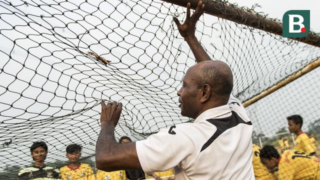 Profil Alexander Pulalo