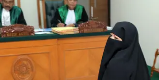 Penyanyi Aunur Rofiq Lil Firdaus alias Opick belum lama ini ditinggal selama-lamanya oleh istri keduanya. Seperti diketahui, kabar rumah tangga Opick dengan Dian Rositaningrum istri pertamanya sempat diterpa kabar tak sedap. (Deki Prayoga/Bintang.com)