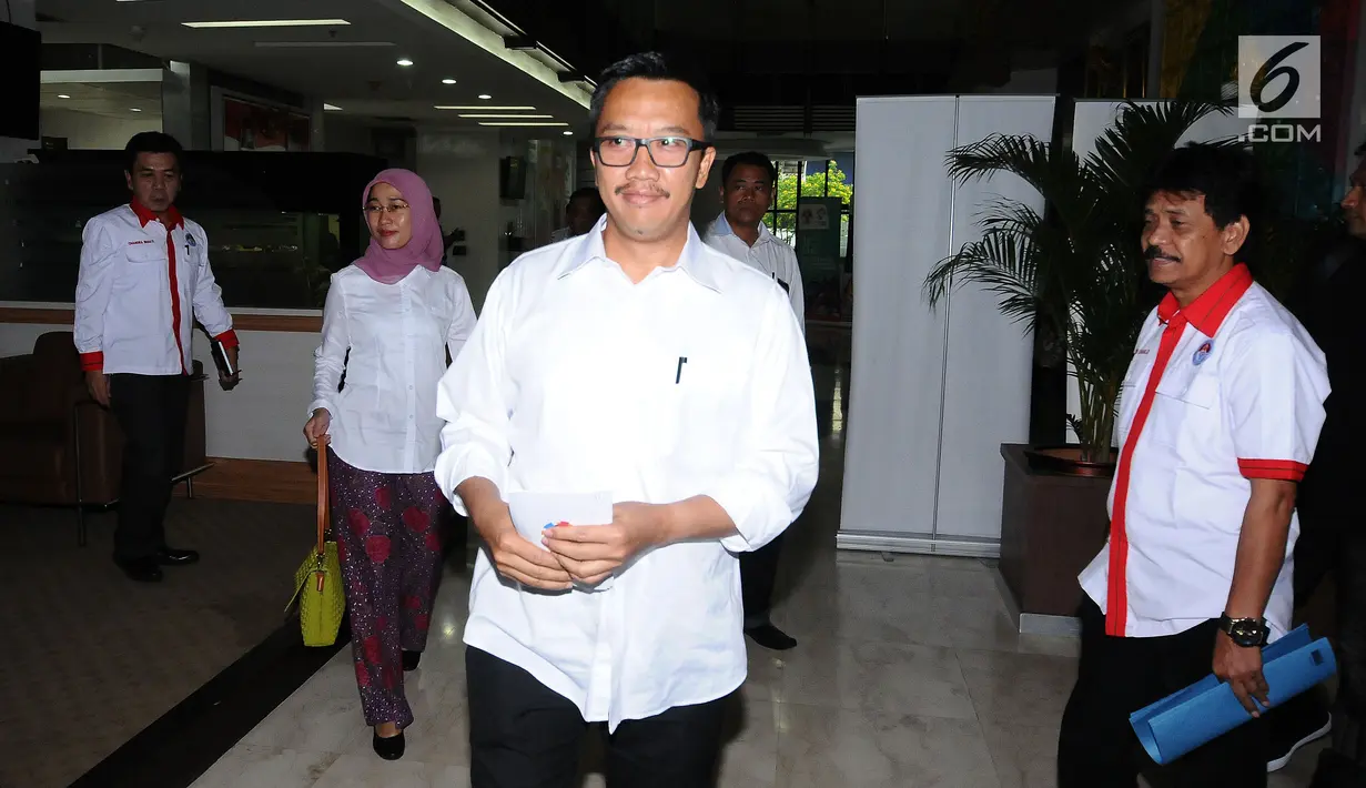Menpora Imam Nahrawi bersiap menyampaikan keterangan di Gedung Kemenpora, Jakarta, Kamis (31/8). Keterangan terkait hasil perolehan medali Indonesia pada SEA Games 2017 di Kuala Lumpur, Malaysia. (Liputan6.com/Helmi Fithriansyah)