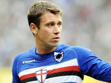 Gaya striker Sampdoria, Antonio Cassano dalam lanjutan Serie A melawan Inter Milan di Stadion Luigi Ferraris, Genoa, 26 September 2009. AFP PHOTO / Vincenzo Pinto 