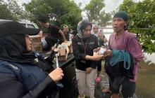 Dinkes Kalsel Sigap Berikan Pelayanan Kesehatan Banjir di Desa Pejambuan