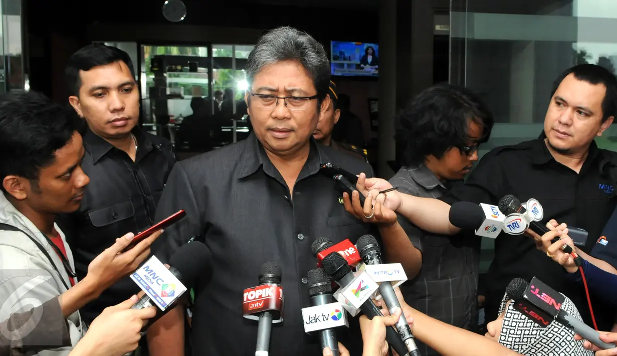 Jaksa Agung Muda Tindak Pidana Khusus (Jampidsus) Arminsyah saat memberi keterangan terkait agenda pemanggilan mantan Ketua DPR Setya Novanto di Kejaksaan Agung, Jakarta, Rabu (13/1). (Liputan6.com/Helmi Afandi)