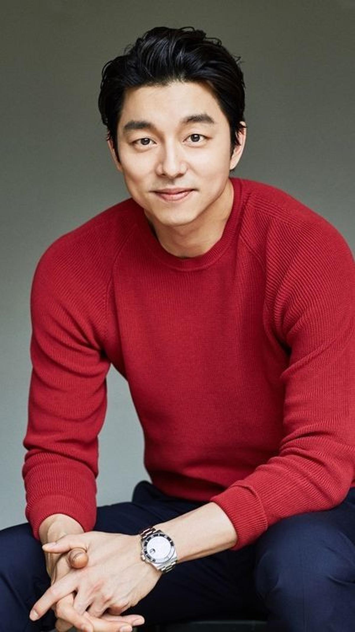 Meskipun pernah dirumorkan berkencan dengan beberapa aktris terkenal, seperti Im Soo Jung, Yoon Eun Hye, dan Kim Go Eun, semuanya dibantah oleh agensinya. Bahkan, pada November 2021, Gong Yoo dirumorkan berkencan dengan Taylor Swift, yang juga langsung di