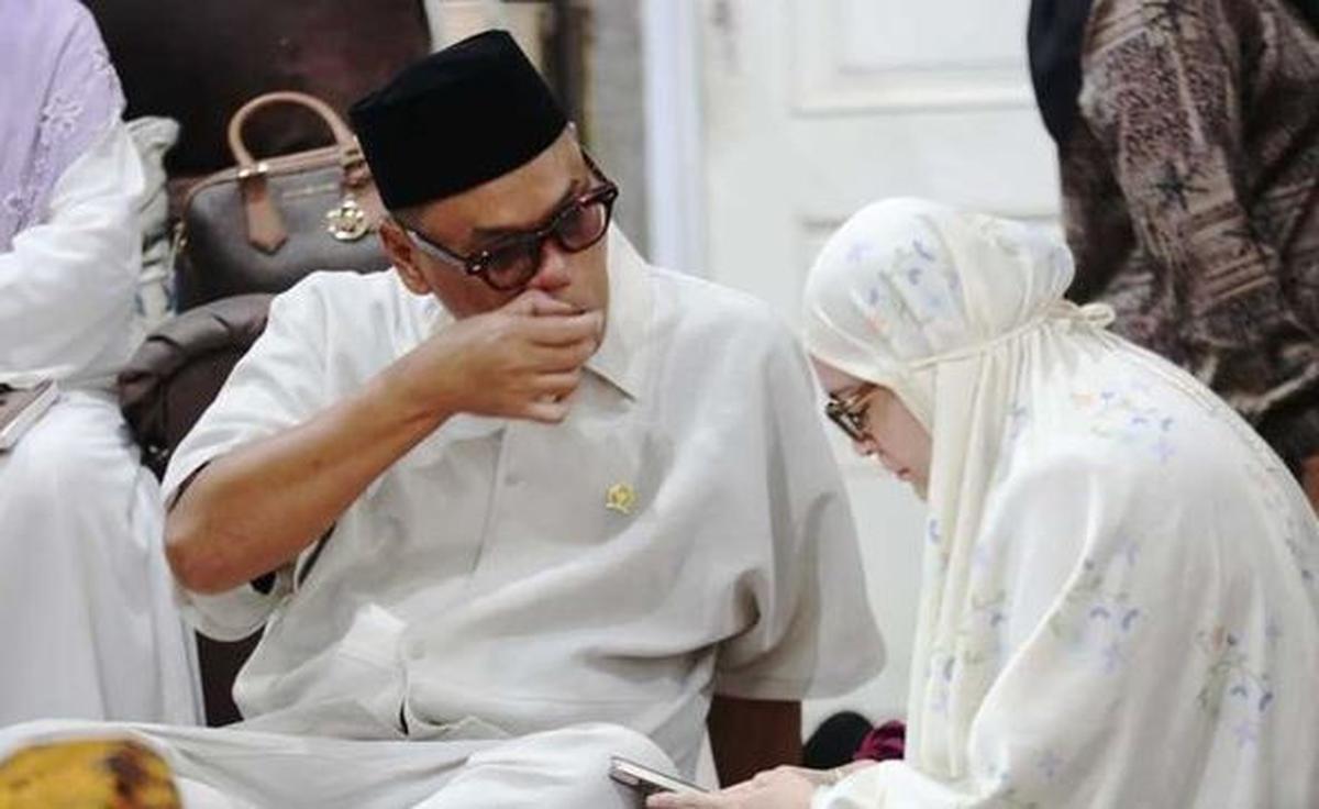 Sang Ayah Meninggal Dunia, Uya Kuya Rasakan Duka&nbsp;Mendalam