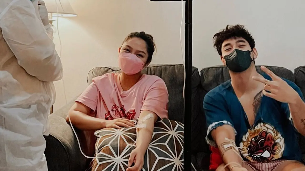 [Fimela] Siti Badriah dan Krisjiana Baharudin