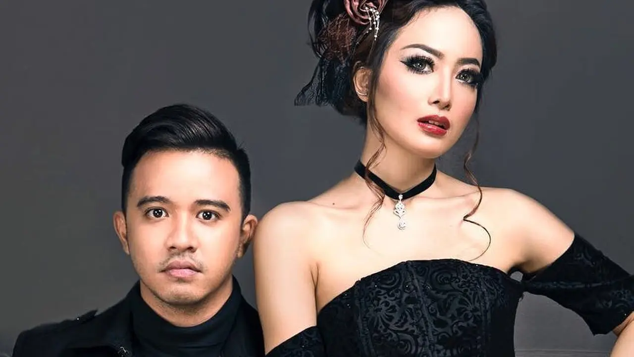 [Bintang] Cinta Ratu Nansya dan Roby Geisha