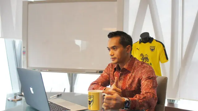 Anindya Bakrie, Oxford United