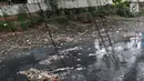 Pemandangan Kali Krukut yang dipenuhi sampah di kawasan Karet, Jakarta, Rabu (19/9). Selain dipenuhi sampah, Kali Krukut juga menimbulkan bau tidak sedap. (Liputan6.com/Immanuel Antonius)