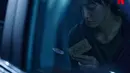 Foto terakhir memperkenalkan karakter baru (diperankan oleh Park Gyu Young), yang tampaknya telah direkrut sebagai kontestan Squid Game baru. (Foto: Netflix Korea)