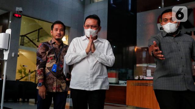 Sekretaris MA Hasbi Hasan Beri Salam Usai Diperiksa KPK Terkait Dugaan Kasus Suap