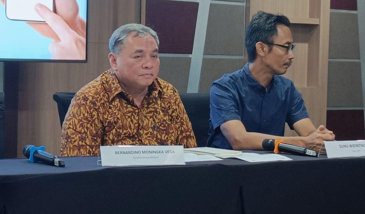 Hal ini pula menjadi penyebab besaran bunga yang dikenakan AdaKami berbeda untuk tiap-tiap produk pinjaman. Dia berjanji akan segera menyesuaikan besaran bunga sesuai dengan ketentuan yang telah diatur oleh OJK.&nbsp;
