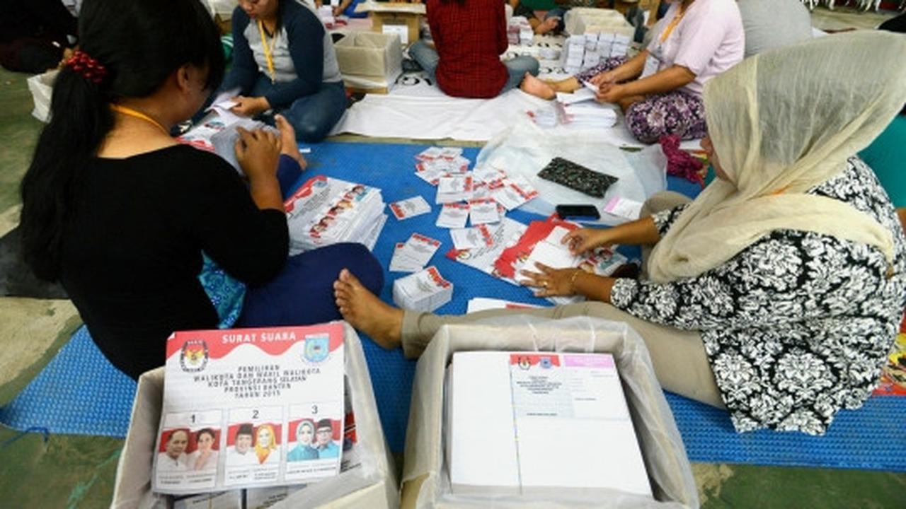 Memantau pelipatan dan penyortiran surat suara Pilkada Tangsel