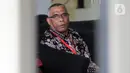 Rektor IAIN Ambon, Hasbullah Toisuta berada di ruang tunggu untuk menjalani pemeriksaan di Gedung KPK, Jakarta, Jumat (15/11/2019). Hasbollah Toisuta diperiksa dalam penyidikan kasus sengketa lahan pembangunan Kampus. (merdeka.com/Dwi Narwoko)