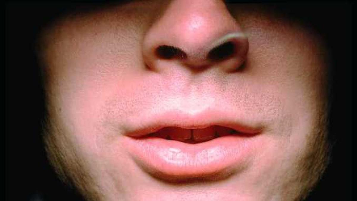 Причины белых губ у мужчин. Губы мужские. Красивые мужские губы. Приоткрытый рот мужской
