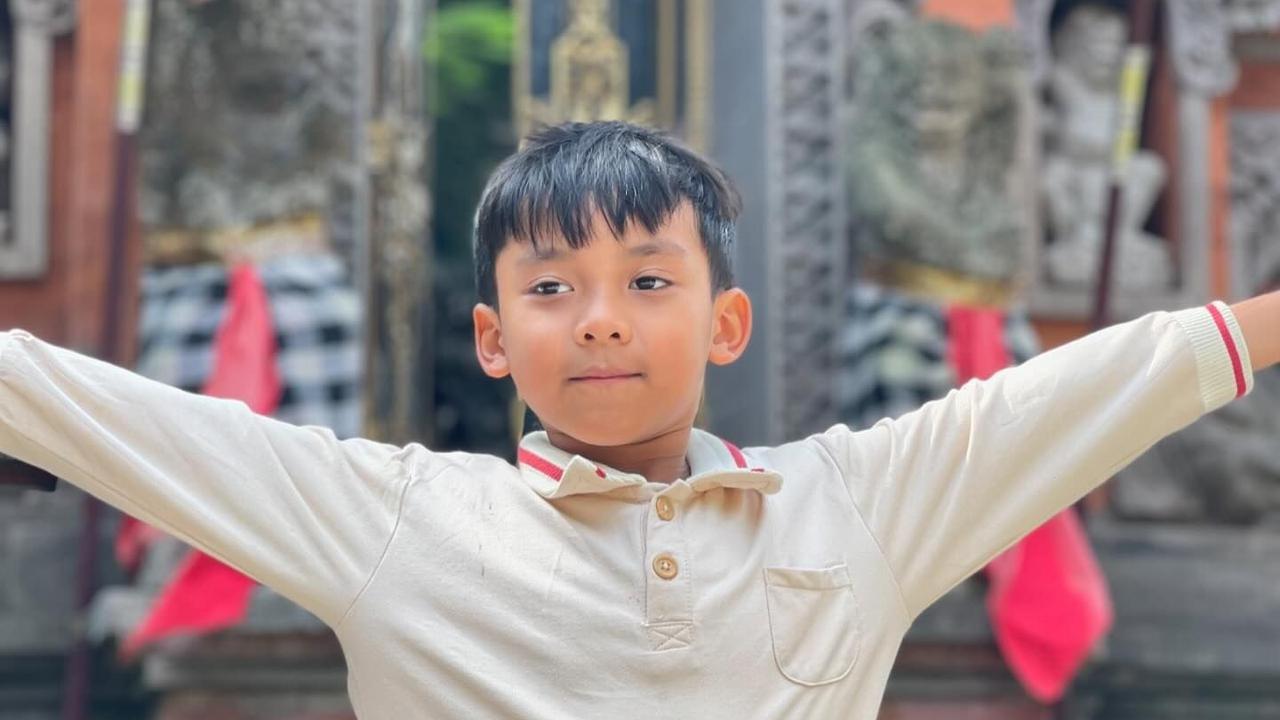 Potret Vicky Shu dan Keluarga Liburan di Bali