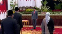 Presiden Jokowi melantik anggota KPU dan Bawaslu periode 2022-2027 di Istana Negara, Jakarta, Selasa (12/4/2022). (Foto: tangkapan layar kanal Youtube Sekretariat Presiden)
