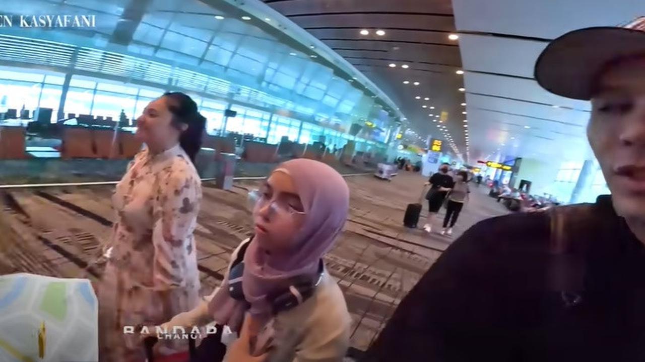 Momen Marshanda dan Ben Kasyafani Bersama, Temani sang Anak Nonton Konser di Singapura