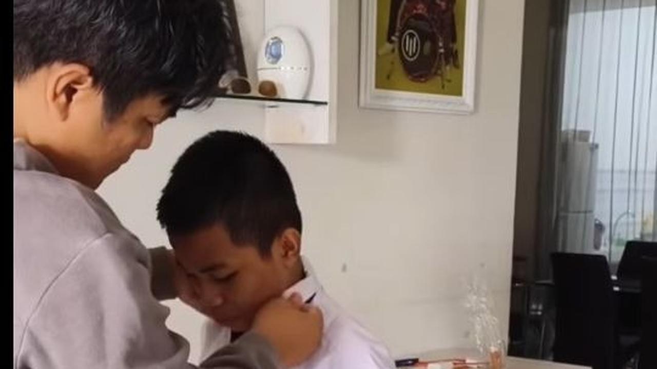Tak sedikit pula yang salfok dengan aksi  Posan. Posan dinilai begitu perhatian terhadap Alwi.