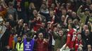 Pemain Manchester United, Raphael Varane melakukan selebrasi setelah mencetak gol ke gawang Wolverhampton pada laga pekan pertama Liga Inggris 2023/2024 di Old Trafford, Manchester, Selasa (15/08/2023) WIB. (AP Photo/Rui Vieira)