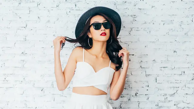 perempuan dan strong image