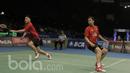 Pasangan Indonesia-Malaysia Hendra Setiawan / Boon Heong Tan, kalah dari pasangan China, Li Junhui dan Liu Yuchen pada laga Indonesia Open 2017 di JCC, Kamis, (15/6/2017). Pasangan China menang dengan skor 21-15, 21-15. (Bola.com/M Iqbal Ichsan)