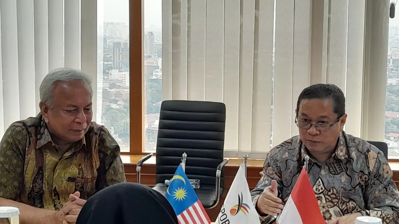 Sekretaris Jenderal CPOPC Rizal Affandi Lukman bersama Deputy Secretary General of CPOPC, Datuk Nageeb Wahab dalam Hari Pedesaan Dunia, CPOPC peluncuruan Kampanye Digital Peran Petani Perempuan Kelapa Sawit