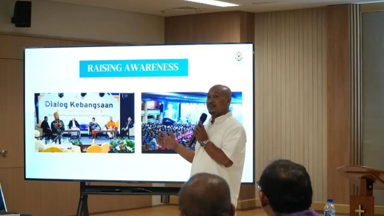 Direktur Stella Maris Batam RP Asensius Guntur sering disebut Romo Yance (Istimewa)
