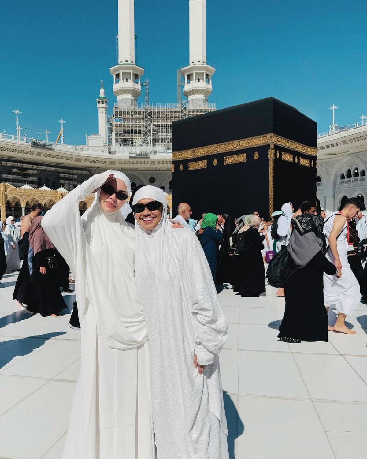 Potret Alyssa Daguise Laksanakan Umrah Untuk Sang Nenek, Bersyukur Doanya Dikabulkan